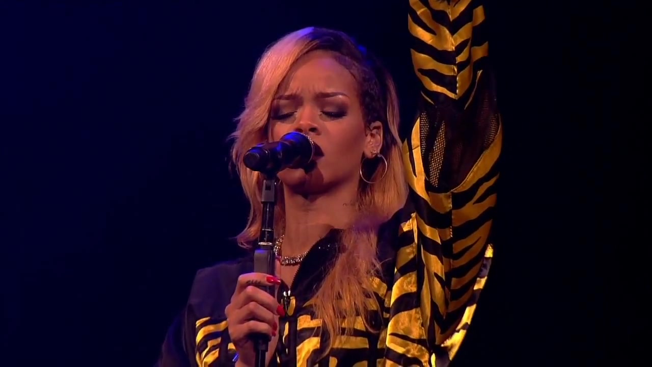 【美丽的日日】rihanna - stay (tpark 2013)_哔哩哔哩 (゜-゜)つロ