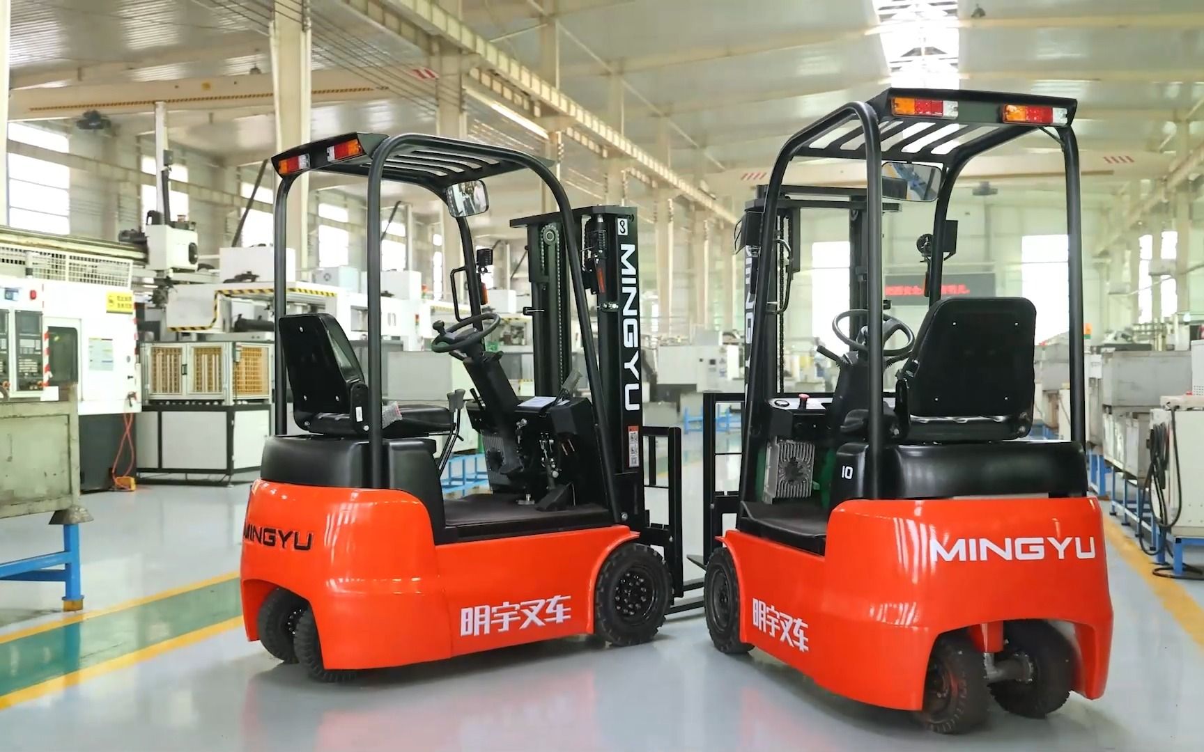 明宇1吨锂电叉车小巧灵活