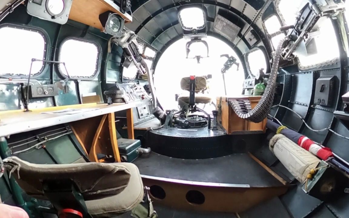 参观一架 b-17 轰炸机的内部