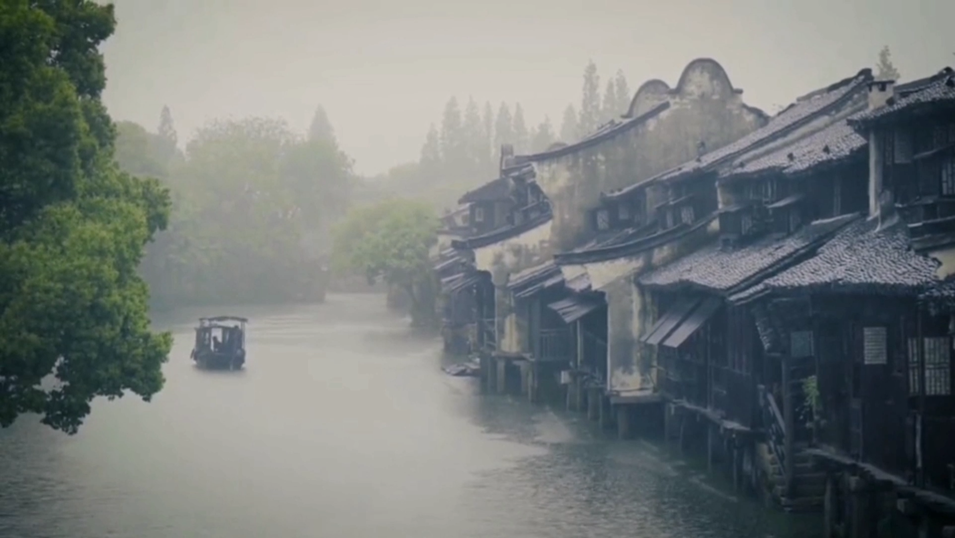 [图]烟雨行舟，正是江南好风景