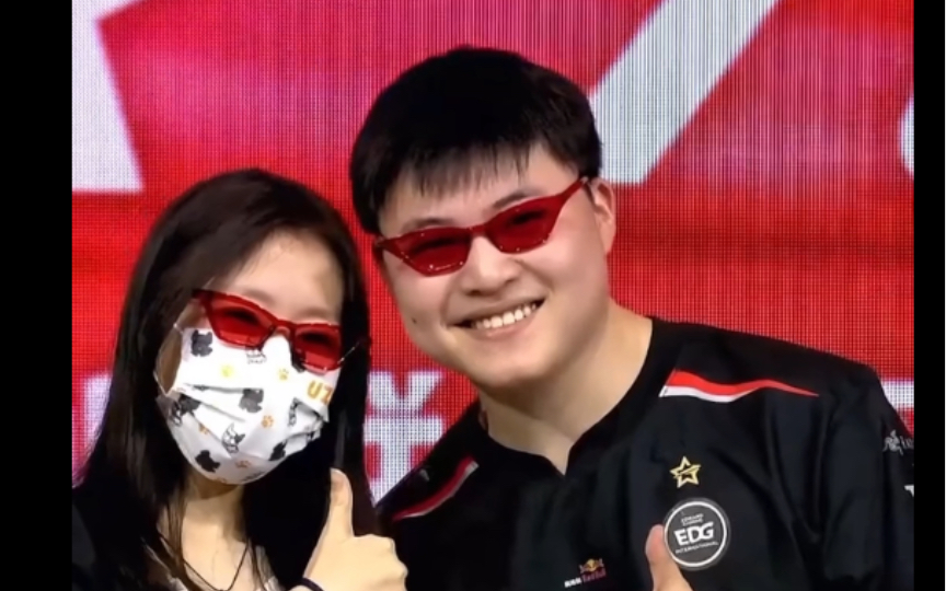 uzi变装vn,请神附体,连胜拿下比赛!