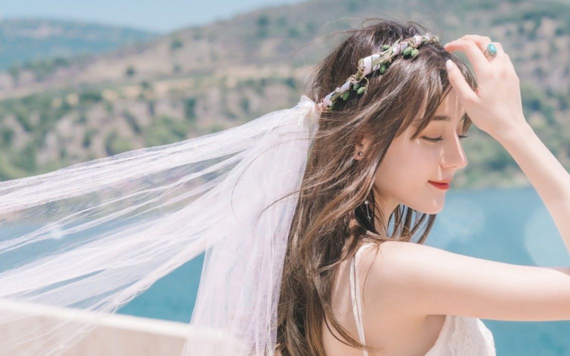 迪丽热巴:愿你穿上婚纱奔向的,是你此生的挚爱