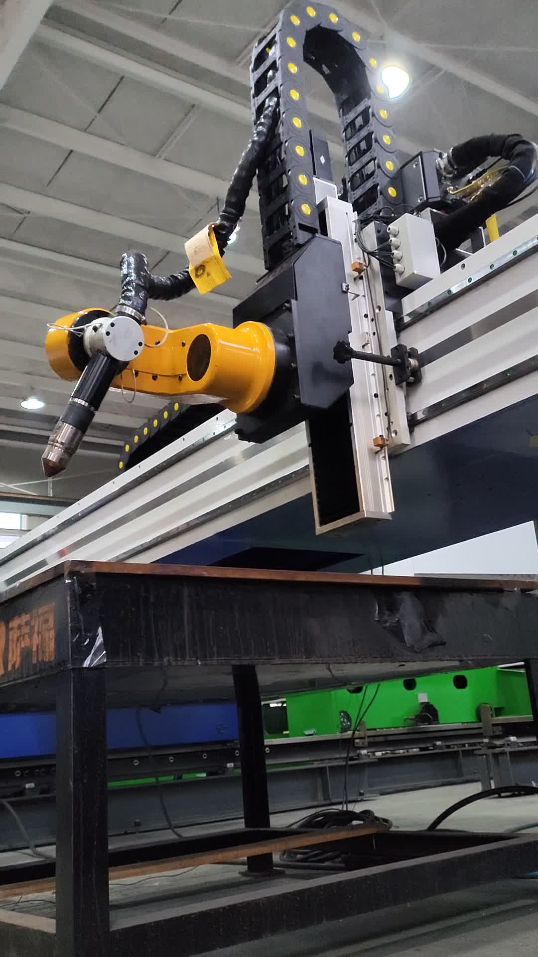 数控激光坡口机器人操作简单吗?来看看这款数控激光坡口机器人!