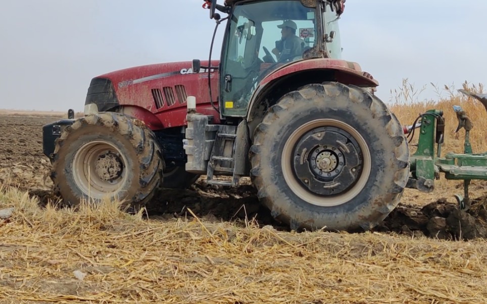 凯斯2304犁地,真帅