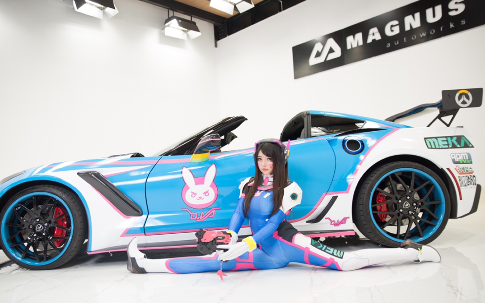 一字马dva车展名场面!