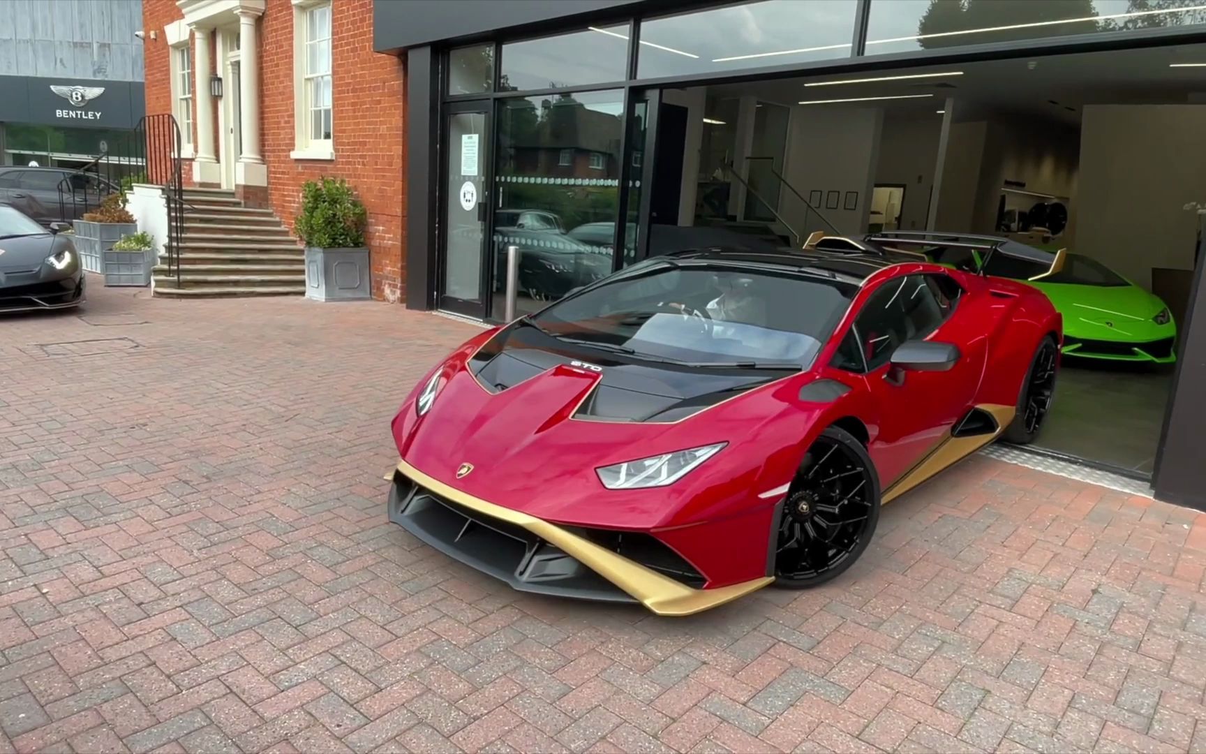 提车作业 钢铁侠配色lamborghini huracan sto_哔哩哔哩_bilibili