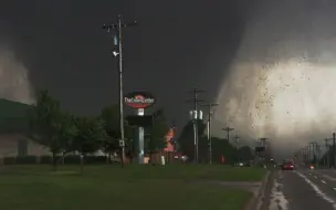 Скачать видео: 2013年5月20日 Moore EF5龙卷生命史前十分钟