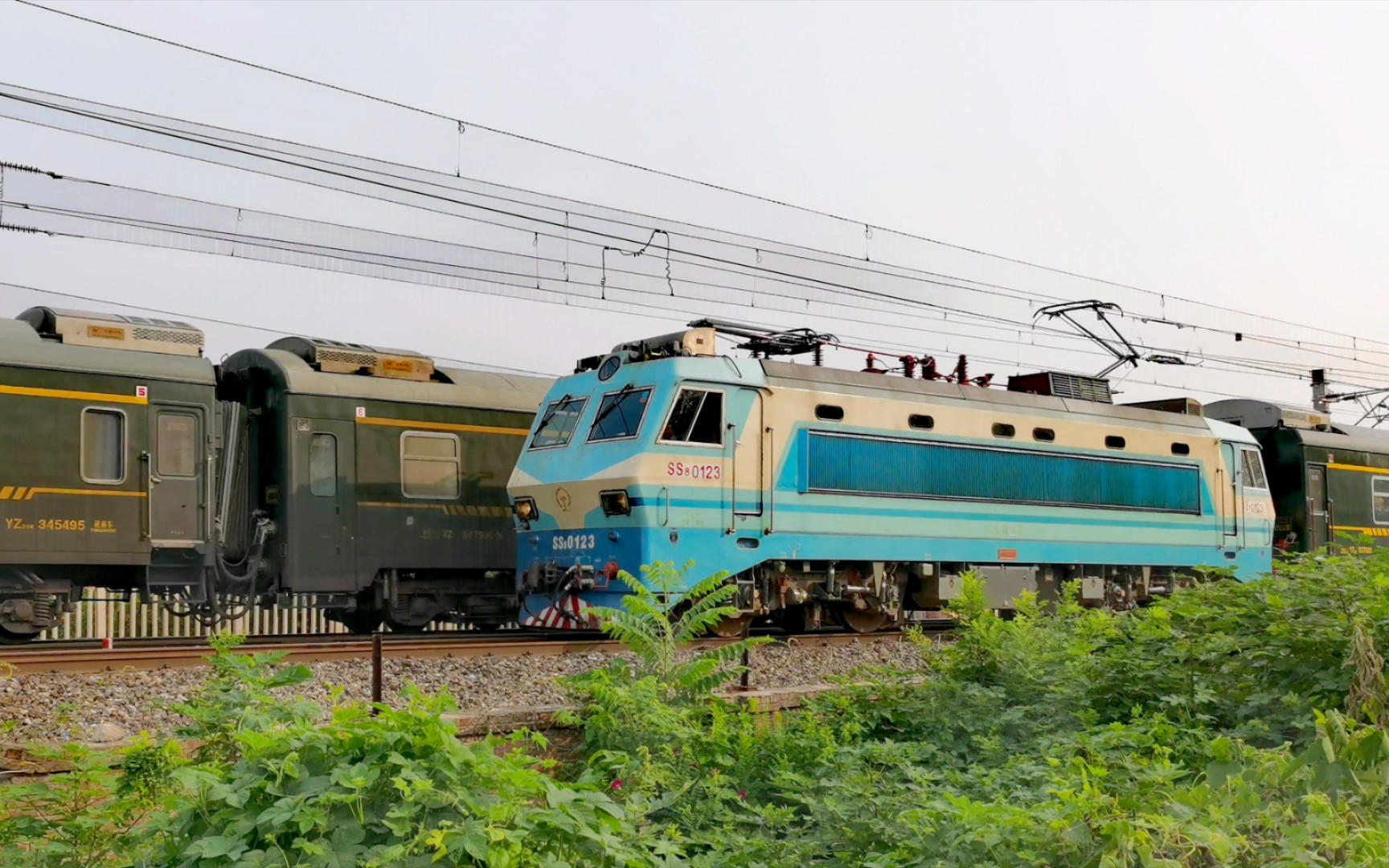 "下一站 正定",韶八ss80123交汇t176次列车