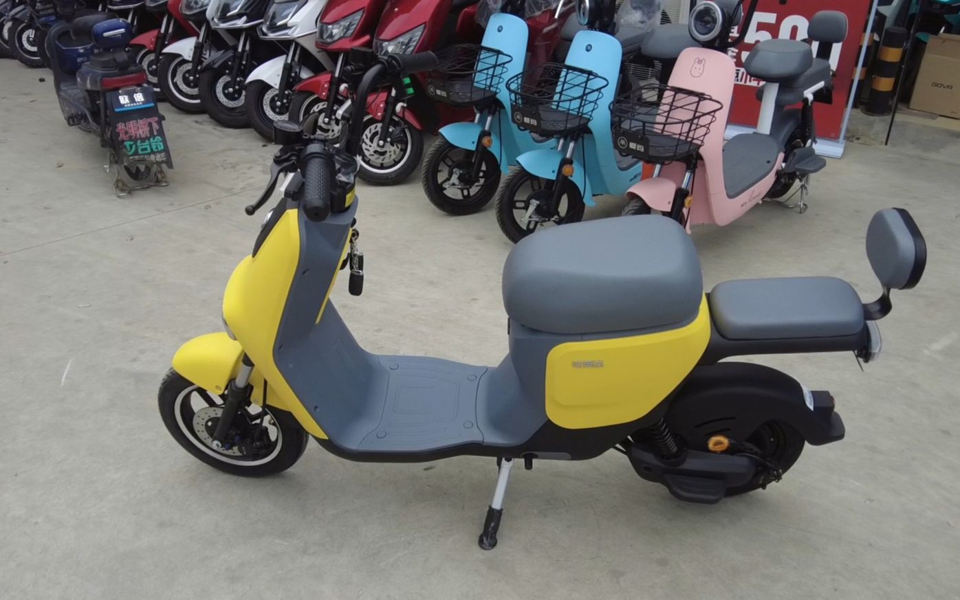 依莱达新款m1和九号比,不能说一模一样,可以说是配置高很实惠!