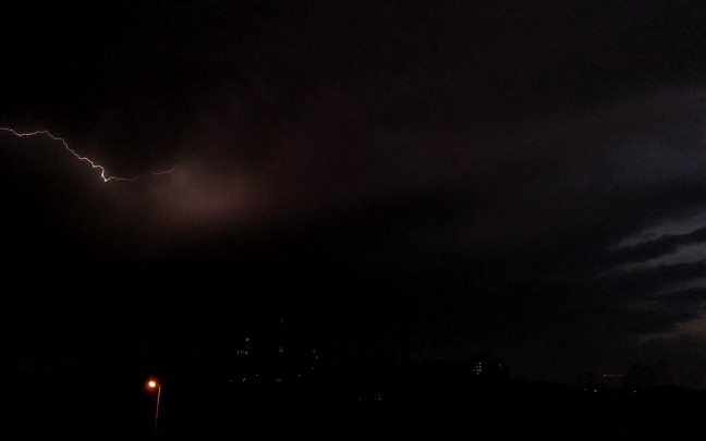 [图]［UP主复活视频］雷雨天气