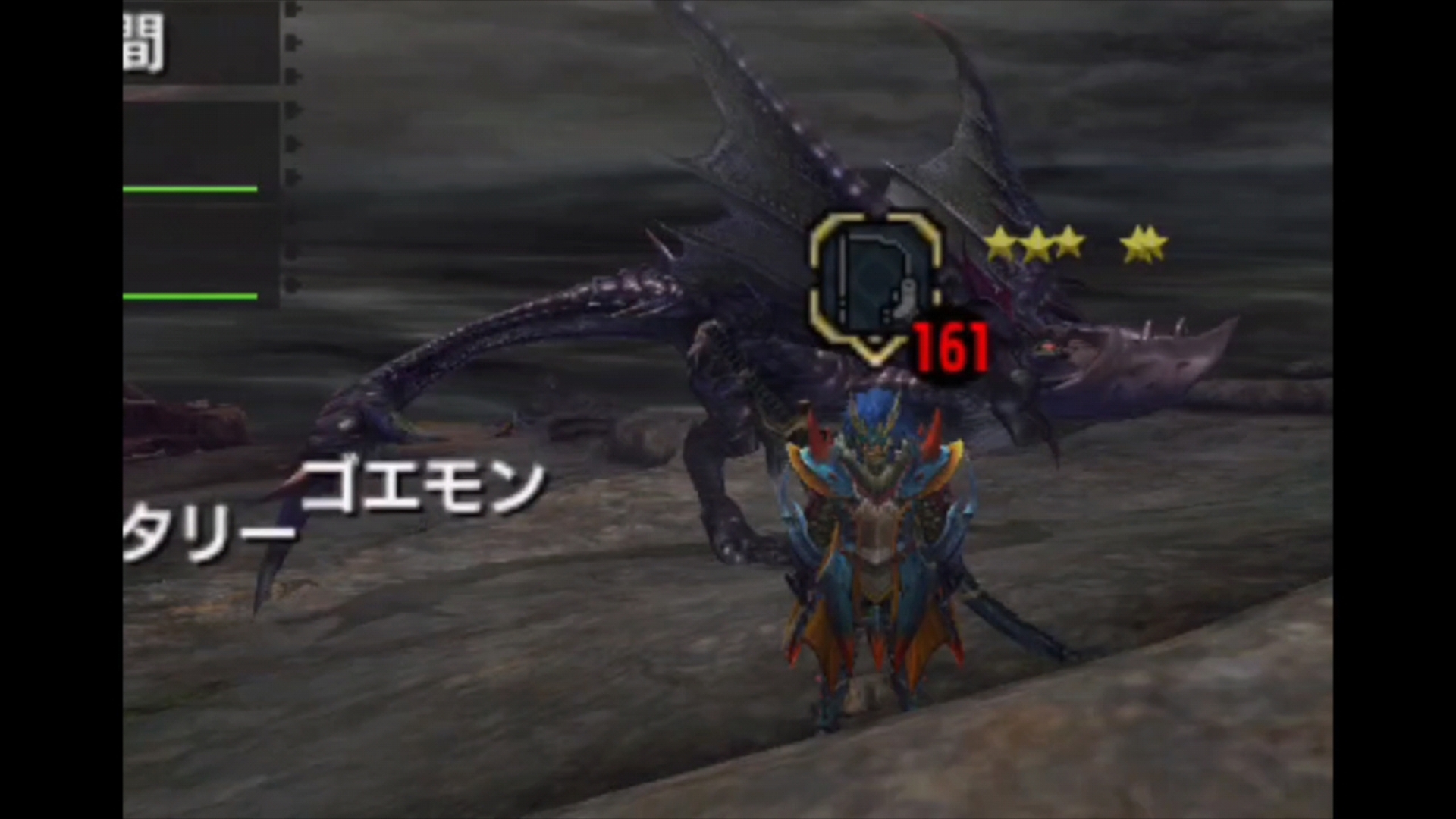 被闪光弹袭击的黑狼鸟,决定不停的旋转让猎人无法