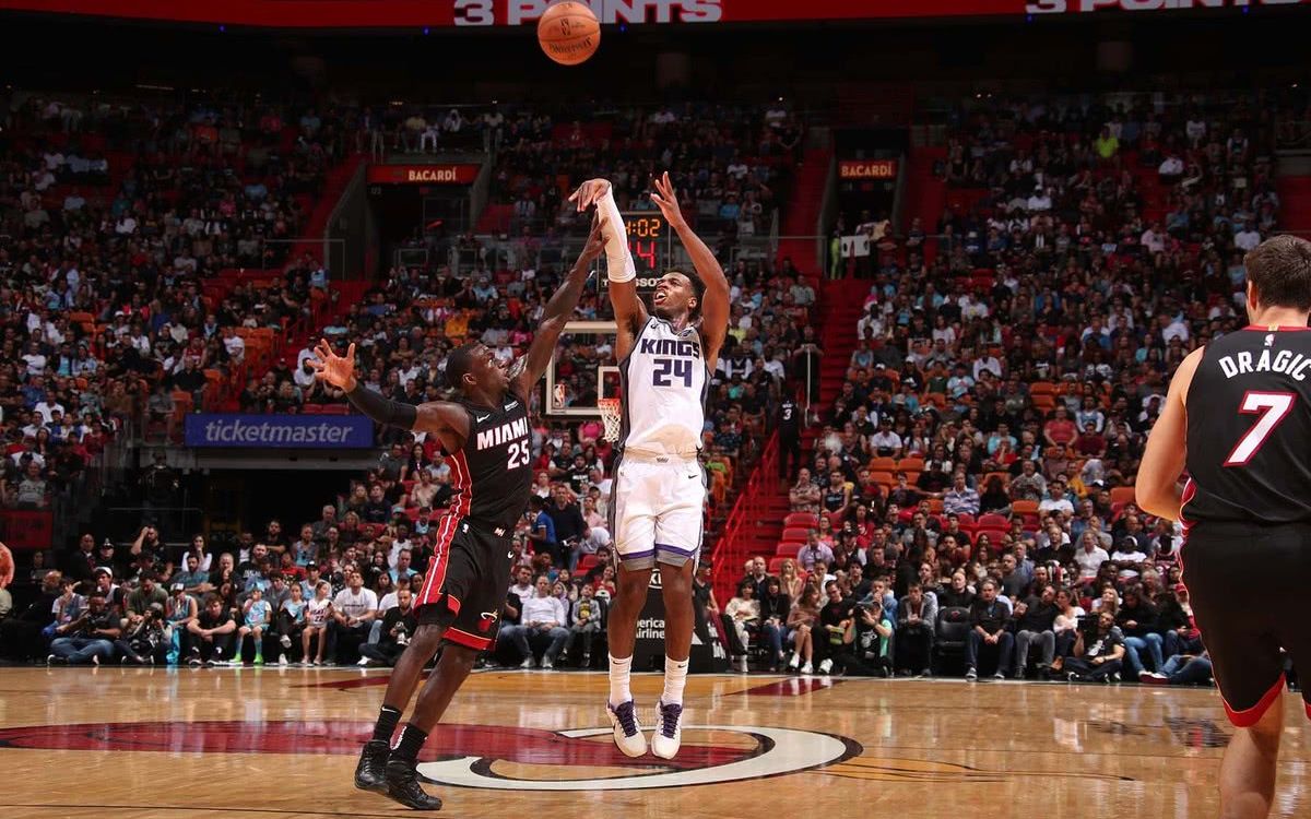 nba2kol2巴迪希尔德中场极限三分绝杀
