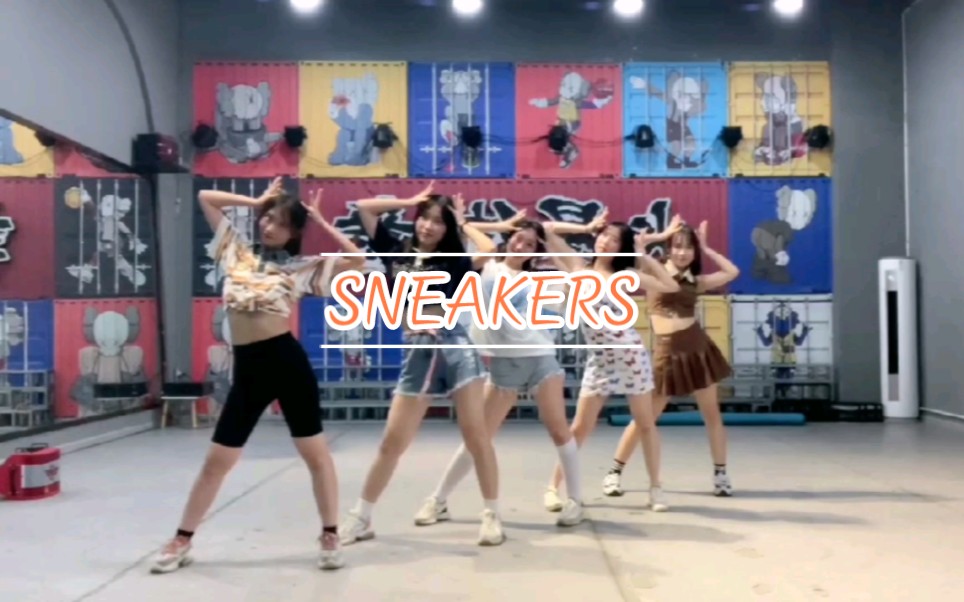 | SNEAKERS(含生唱版)—ITZY | 女高中生的夏天能不穿运动鞋吗!哔哩哔哩bilibili