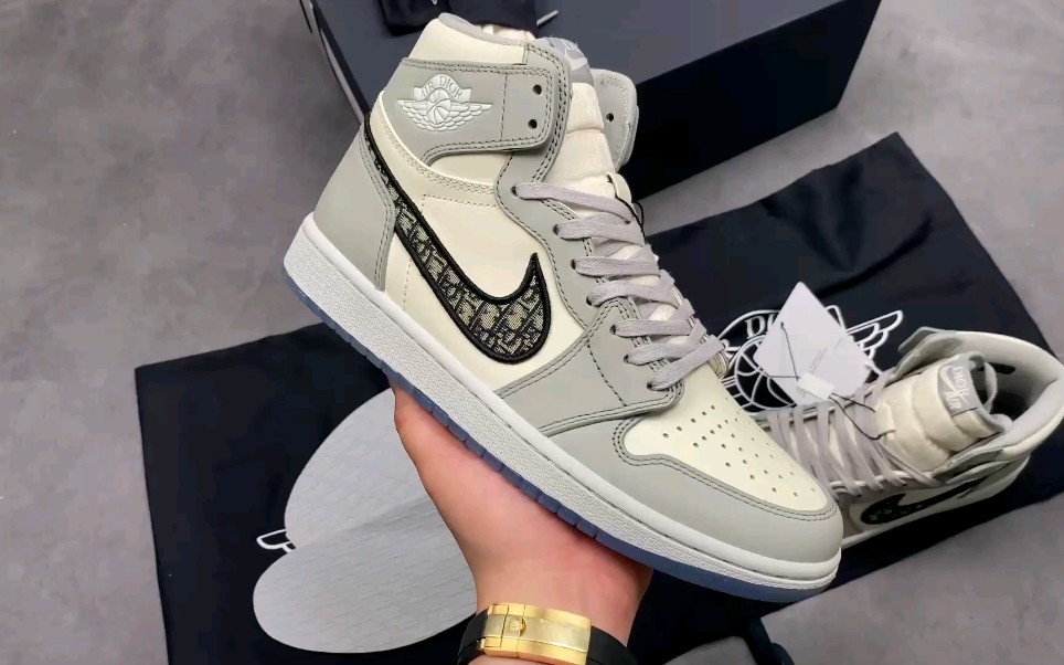 超火的迪奥联名aj1!吃土也可以入的潮鞋