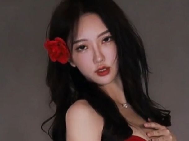 【斗鱼-南妹】竖版-热舞剪辑,烧,拿好纸巾 (16)