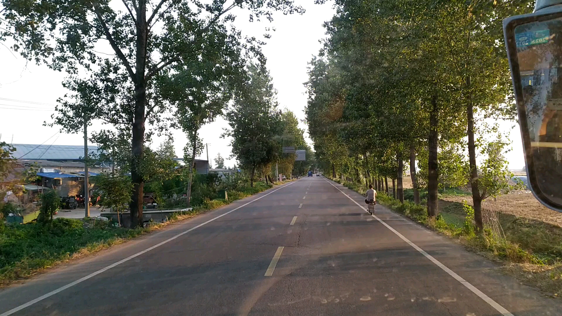 银临棠梨煎雪→某个乡村公路