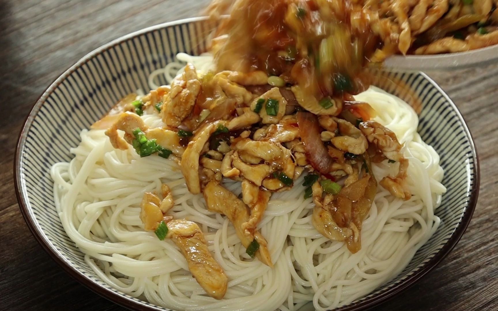 榨菜肉丝拌面也太香啦,做完还想吃俩碗