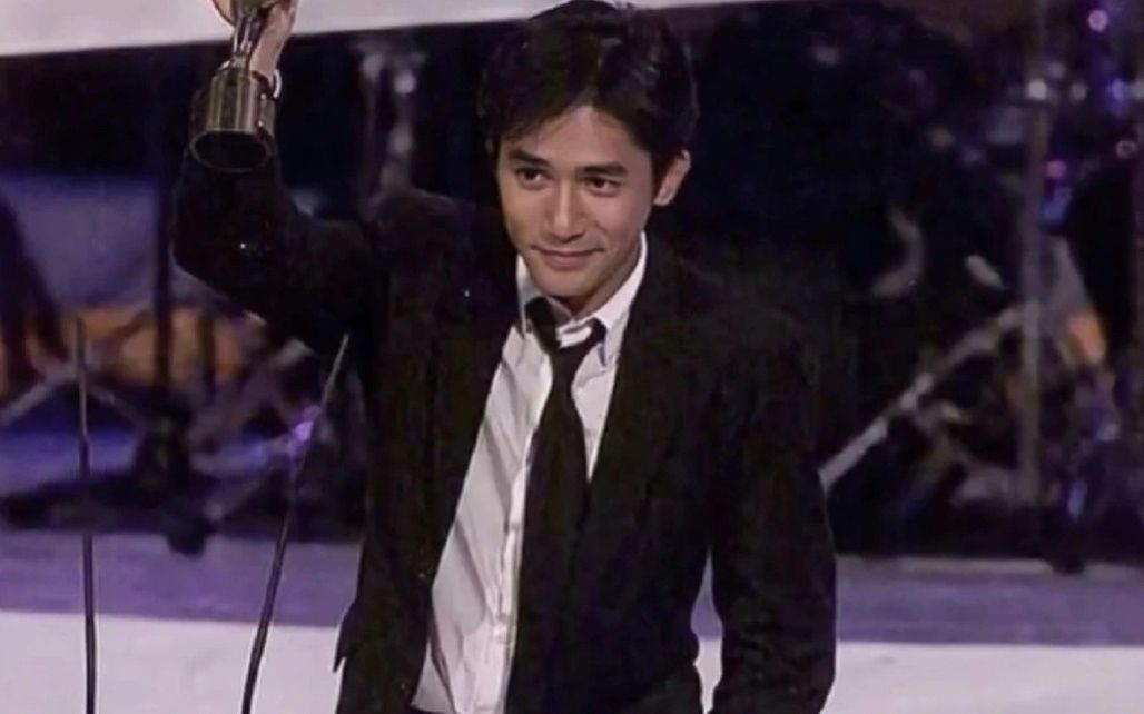 一开始不知道拿影帝会这么帅!梁朝伟39岁金像奖