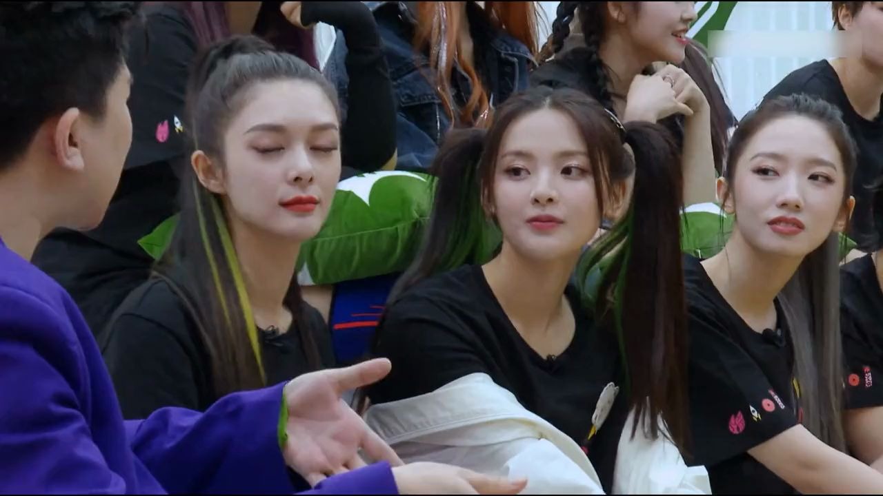 孟美岐杨超越幼儿园式争吵,2个幼稚鬼私下相爱相杀超搞笑