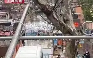 Скачать видео: 上海宝山区发现一小区人员核酸检测可疑，正开展追踪排查