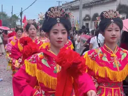 Скачать видео: 潮汕女孩挑花篮担花篮普宁果陇潮汕民俗文化