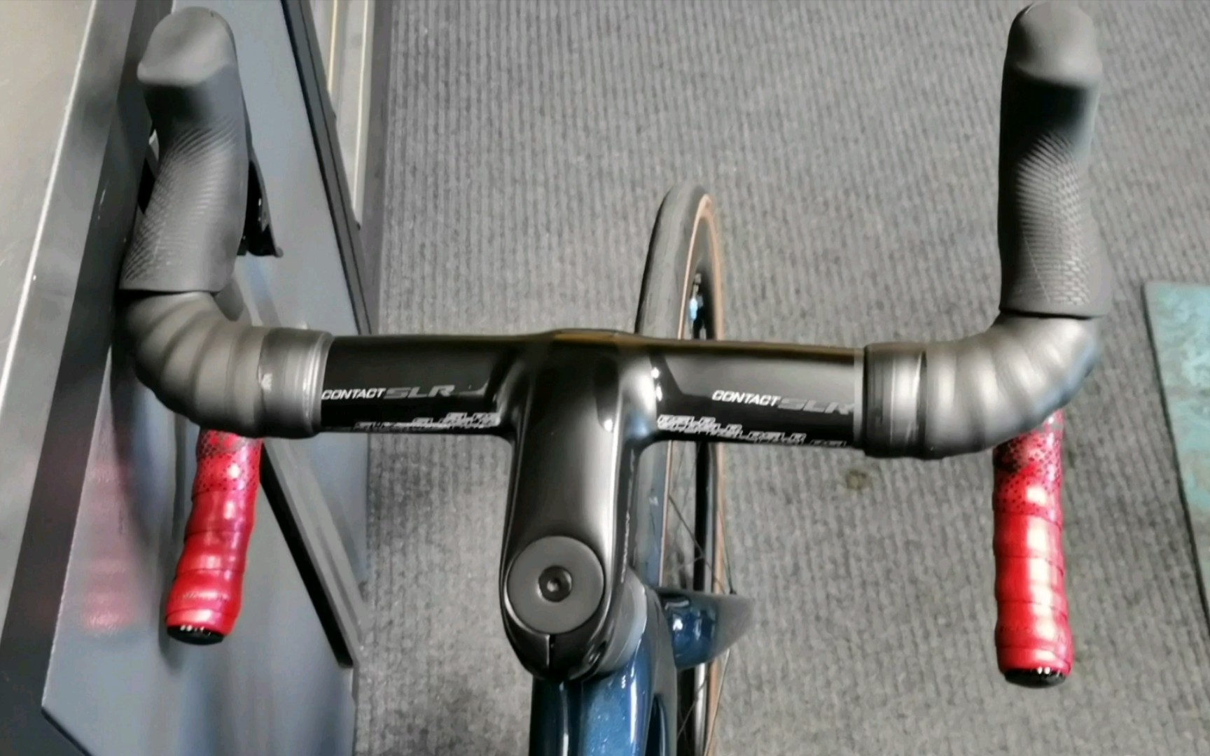 捷安特tcr advanced sl1 disc换装碳纤一体把,颜值大提升