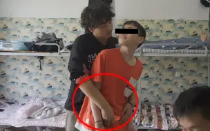 Télécharger la video: 男生宿舍的快乐真就如此简单！