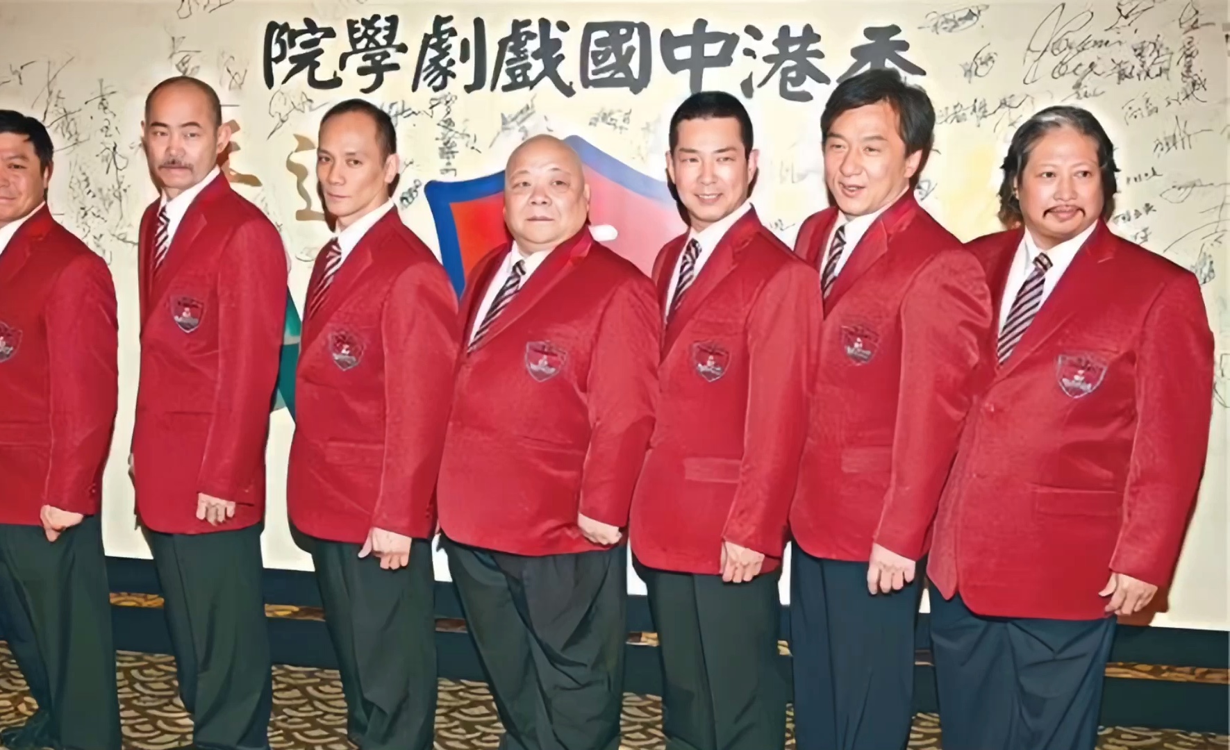 七小福再次聚首的合影,能认全的应该是资深武打片迷了!