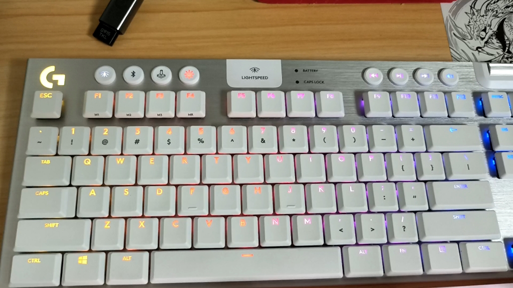 卖点:帅.罗技g913tkl白矮茶轴键盘使用感受测评