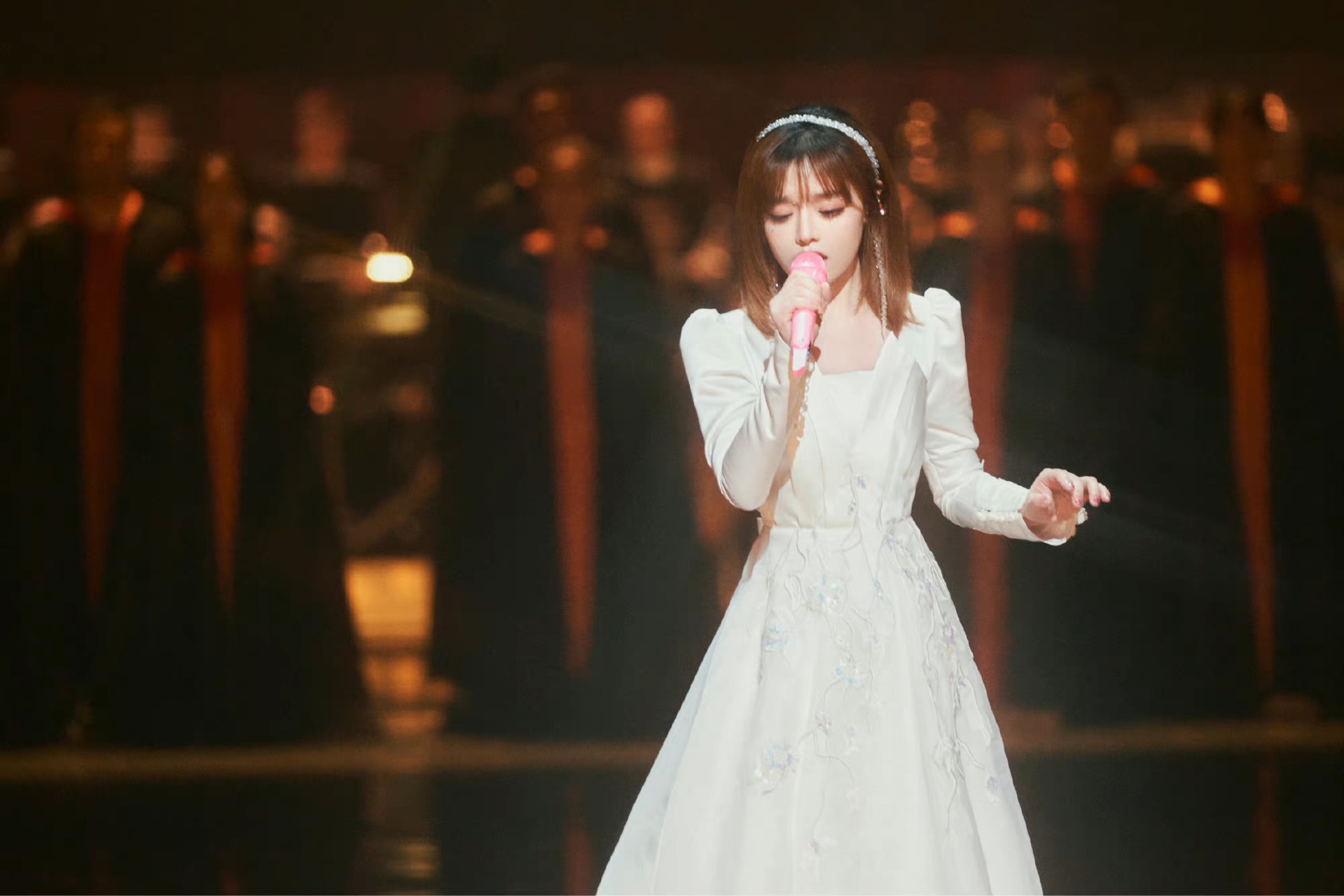 男粉翻唱黄霄雲打开