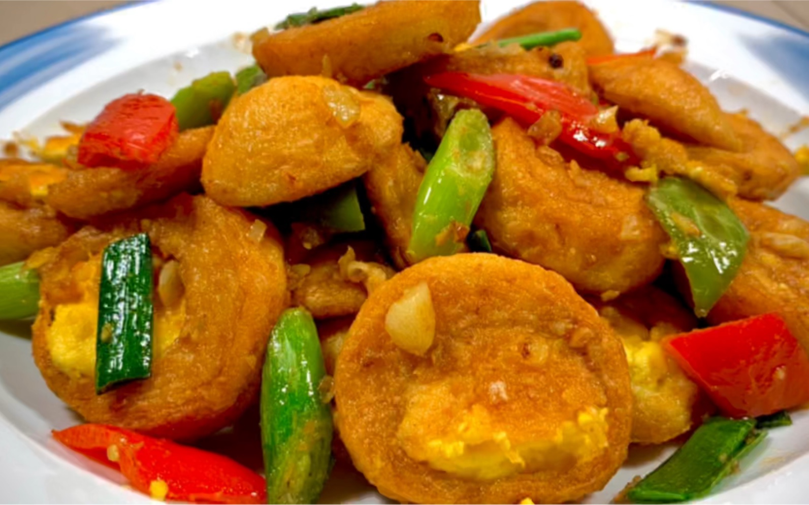 鸡蛋不要总是炒着吃了,做成香喷喷的金钱蛋,外酥里嫩下酒又下饭!