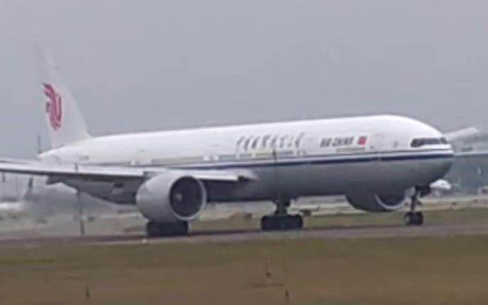 【中国国际航空】波音BOEING77739L型客机担任CA1352次(广州白云国际机场→北京首都国际机场)广州白云国际机场19跑道排队起飞离场哔哩哔哩...