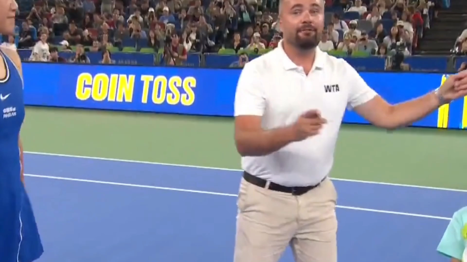 都好漂亮！艺人古力娜扎现身武网，为王欣瑜、王曦雨中国德比战挑边