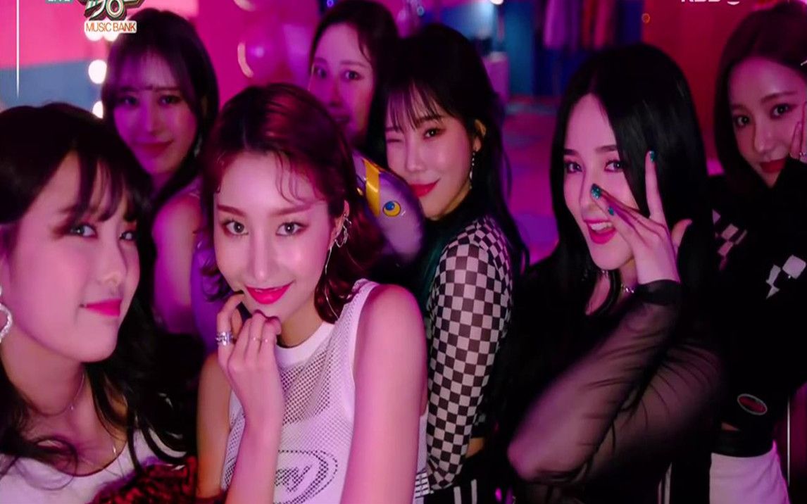 momoland《im so hot》打歌舞台现场