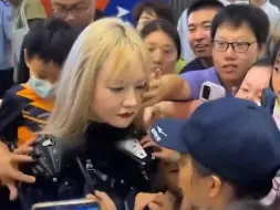 Tải video: 北京机器人展迷惑事件