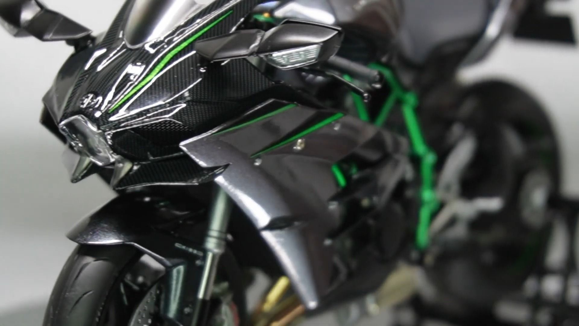 田宫 1/12川崎ninja h2carbon摩托车模型的制作动画.