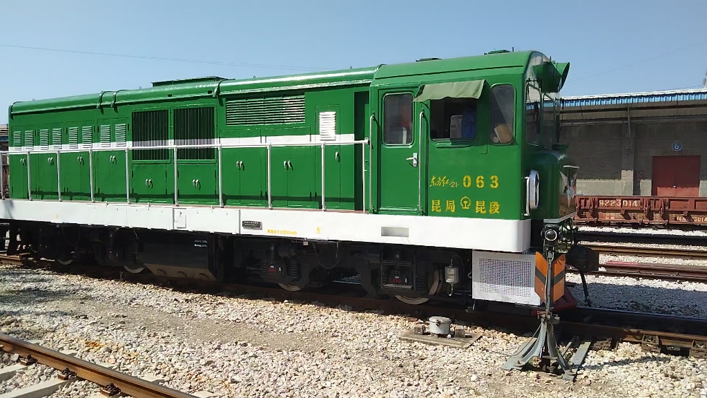 滇越铁路实拍东方红21-063号机车開遠南货场调车作业