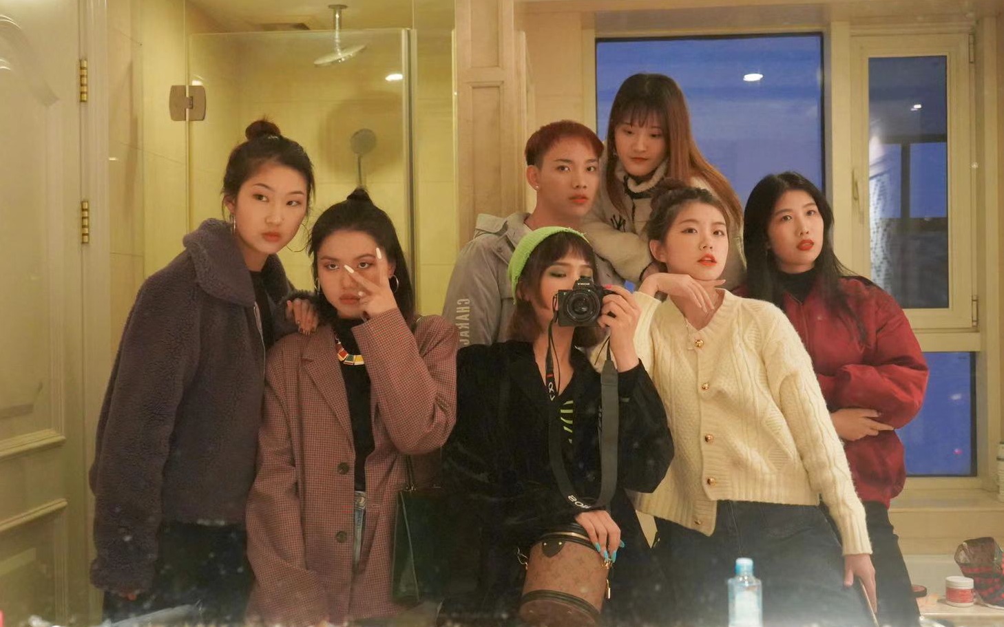 长沙旅游和朋友一起旅游希望所有民宿都有可以供八个人化妆的大镜子