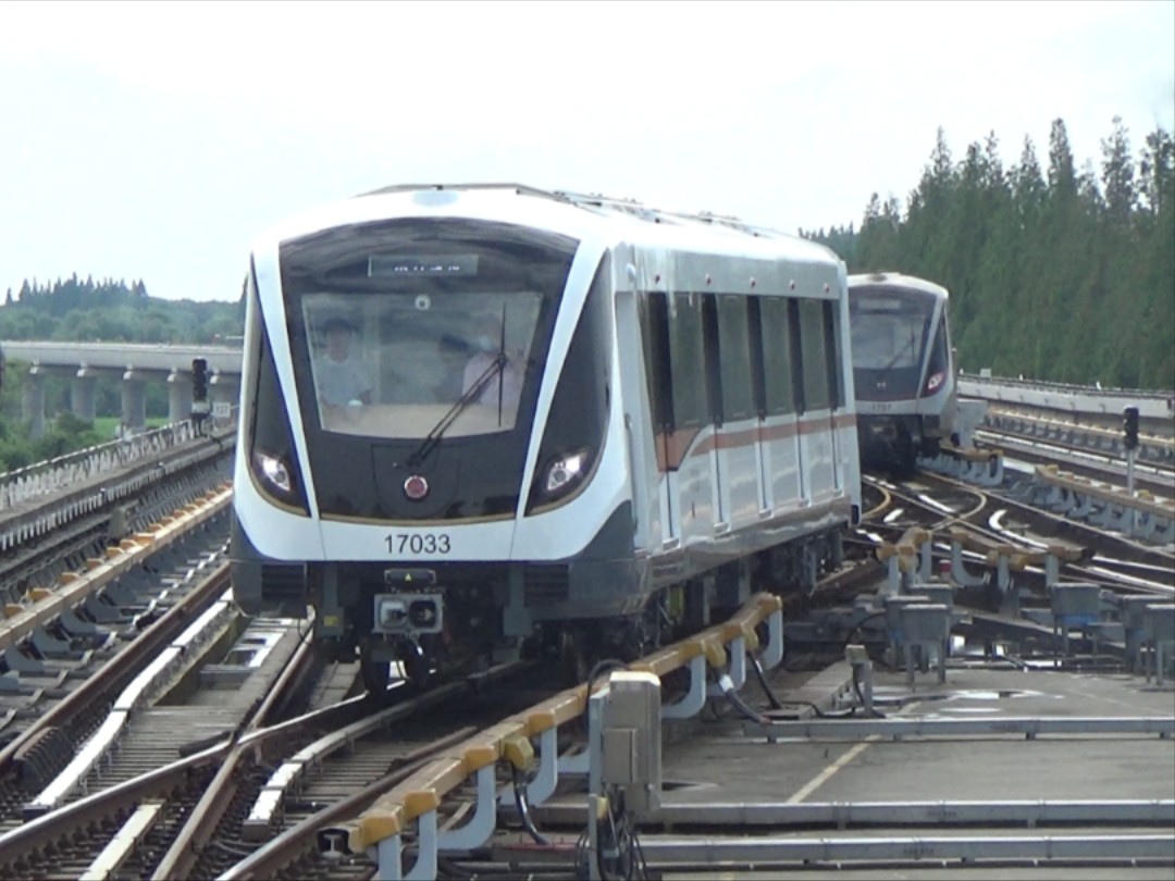 [上海地铁]首列17a02#17033第三天载客试运营东方绿舟折返