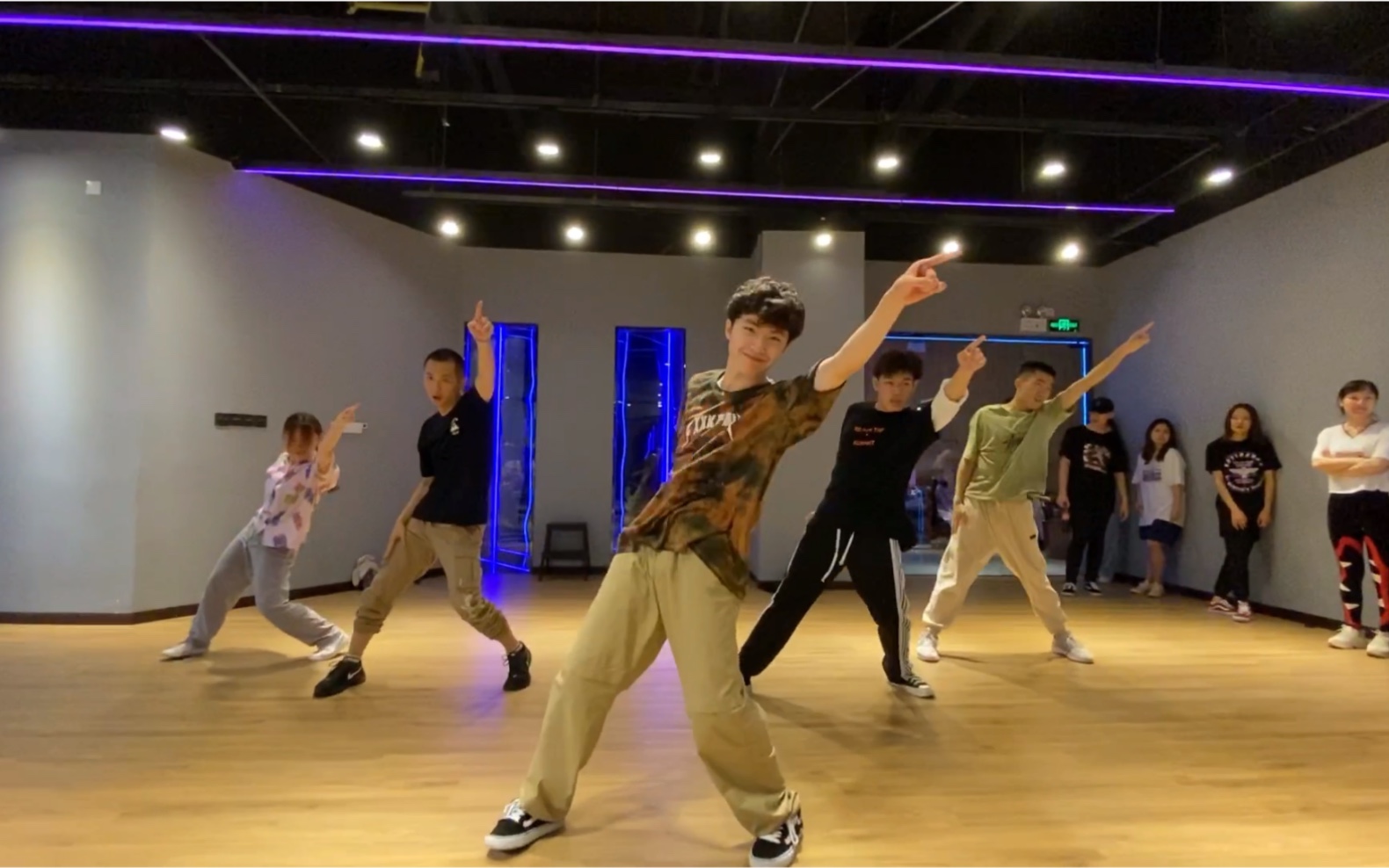 【locking 锁舞】幸 遇 良 友 , 温 柔 岁 月