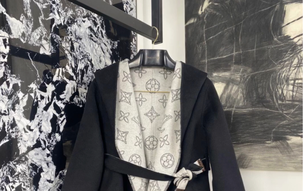 lv路易威登高仿经典黑色小花连帽羊毛大衣浴袍式外套