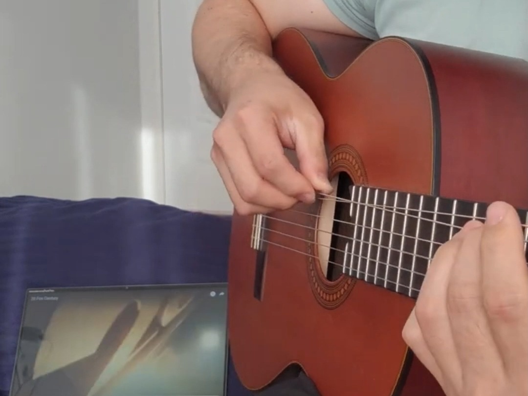 用吉他弹20世纪福克斯开头