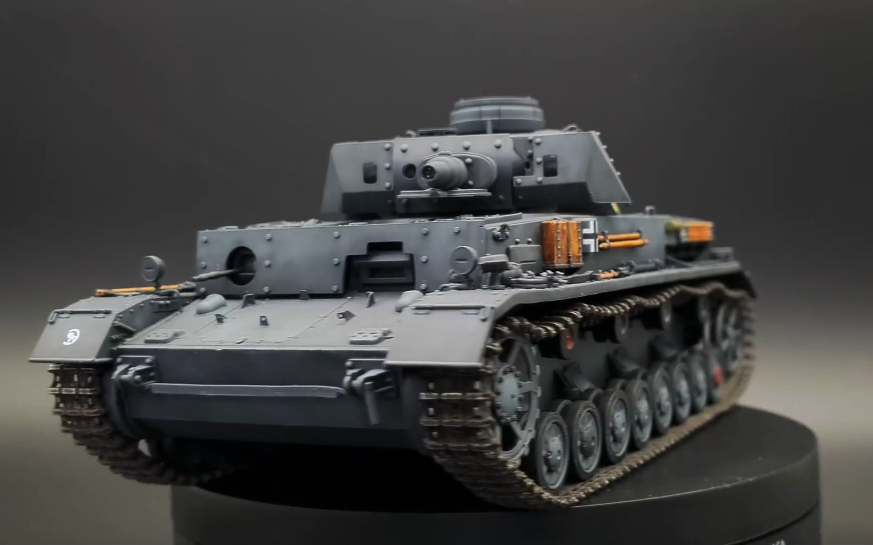 模型制作德国四号坦克f1重甲型135part3履带涂装