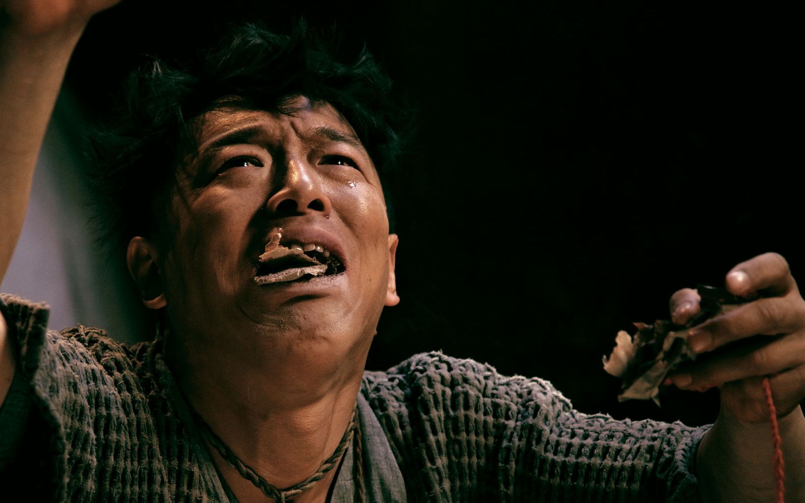 《杀生》:黄渤将催情药倒入井中,整个村子疯狂了,这部电影揭露着人性