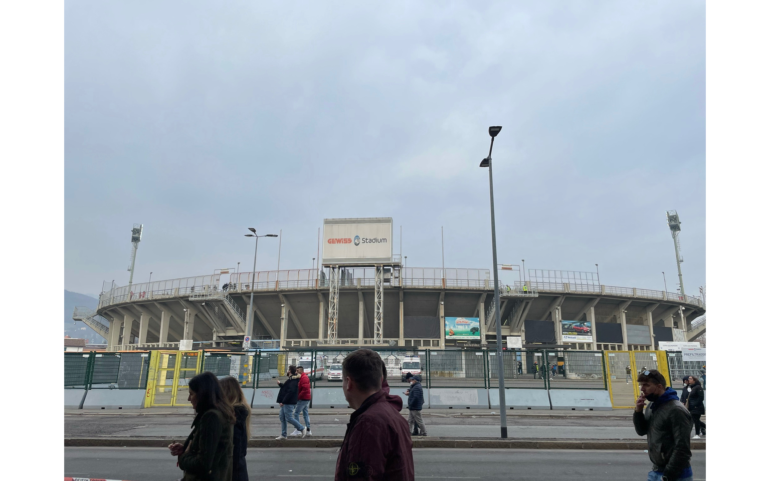 阿尔卑斯山脚下贝加莫的蓝色竞技体育场,真蓝黑亚特兰大主场观赛体验