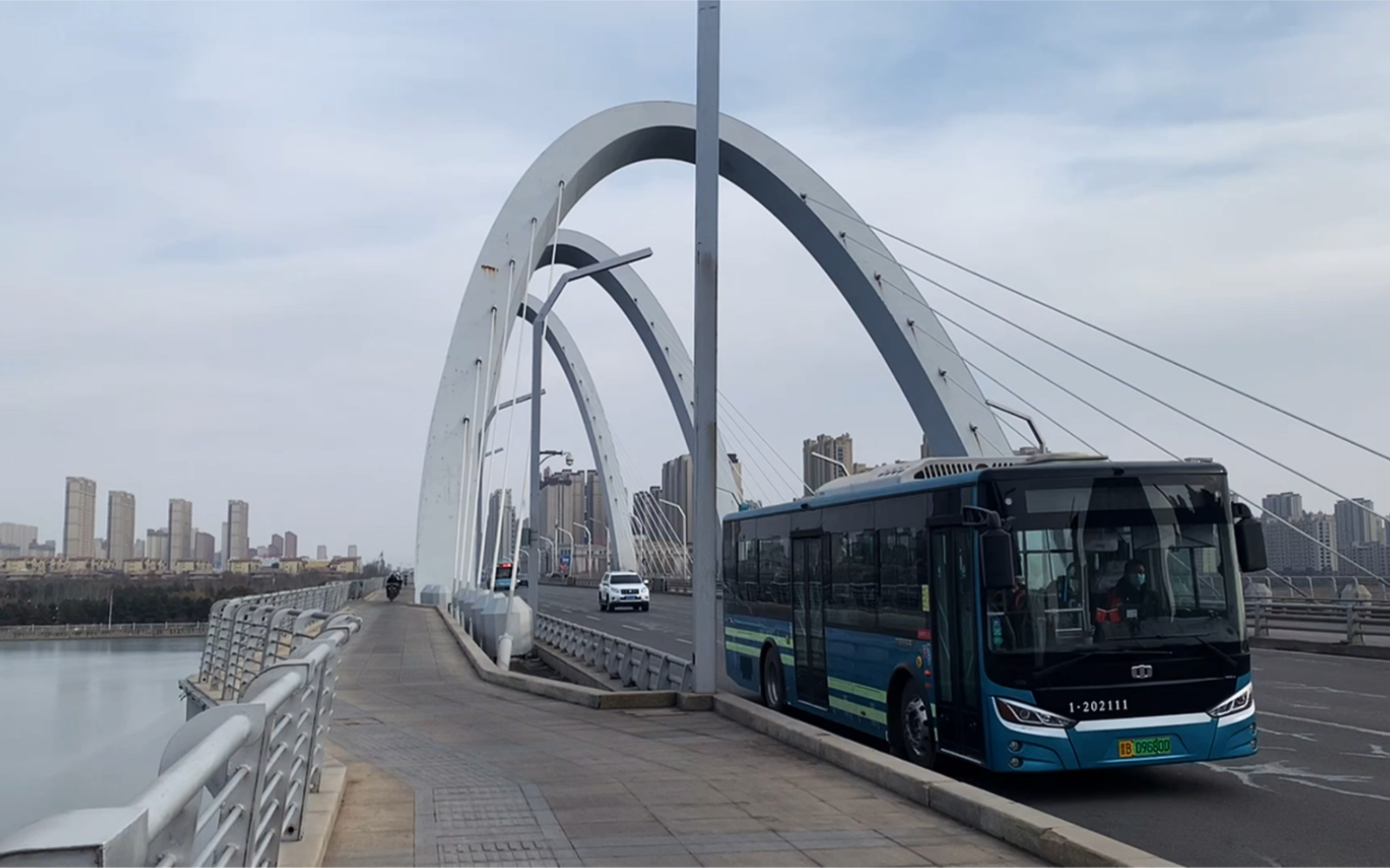 山西第二大城市大同御河南环桥桥东vs桥西!