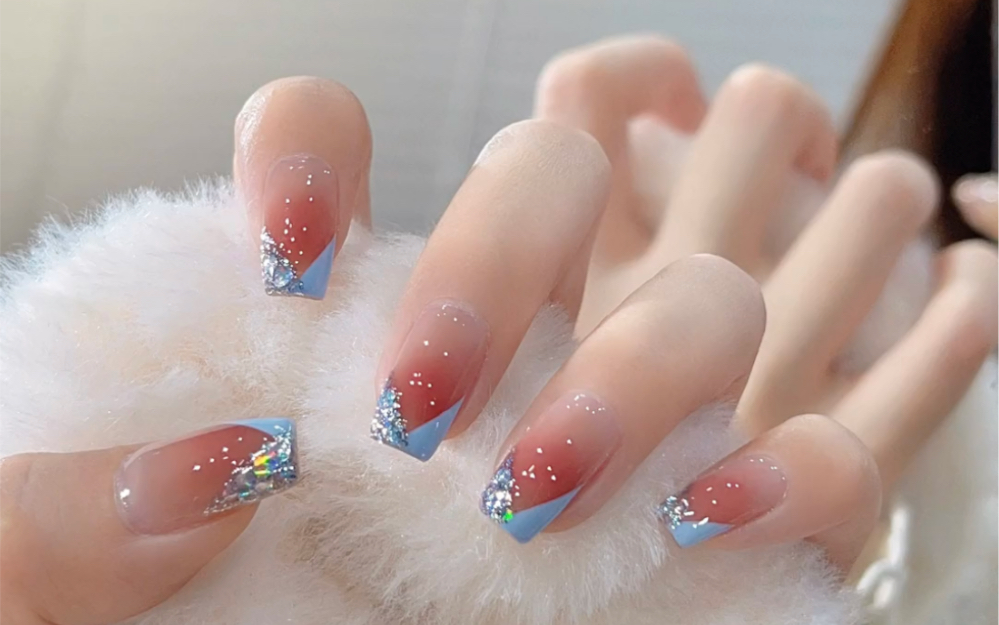 夏日爆闪法式亮片美甲 纯欲温柔#超好看的美甲#仙女必备#美甲款式推荐