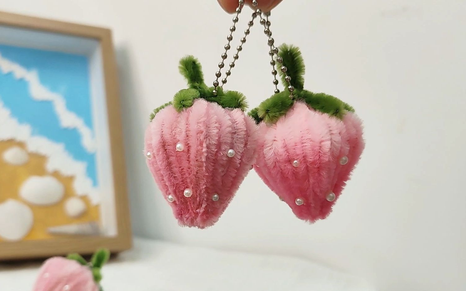 扭扭棒草莓挂件来咯-夏彦的项链-扭扭棒-哔哩哔哩视频