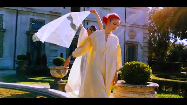 Grimes - Butterfly [Official Video]