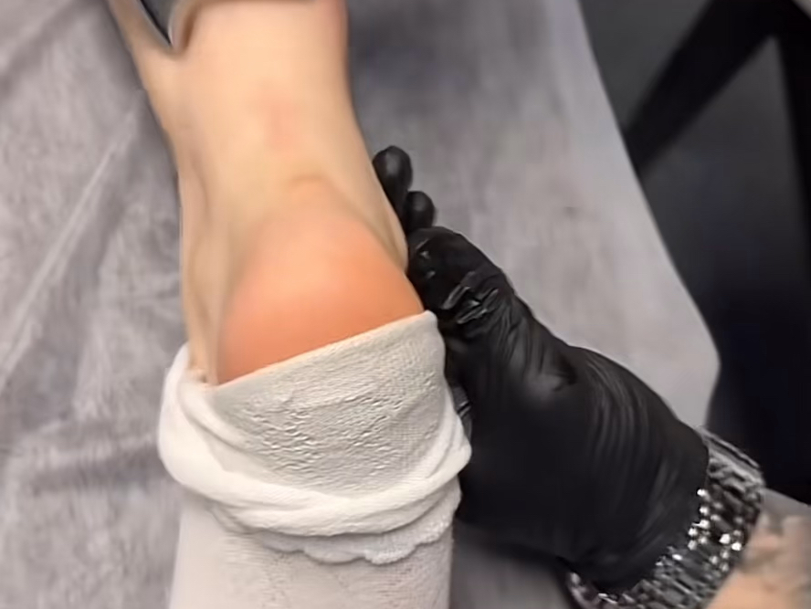 咋还半脱袜子呢